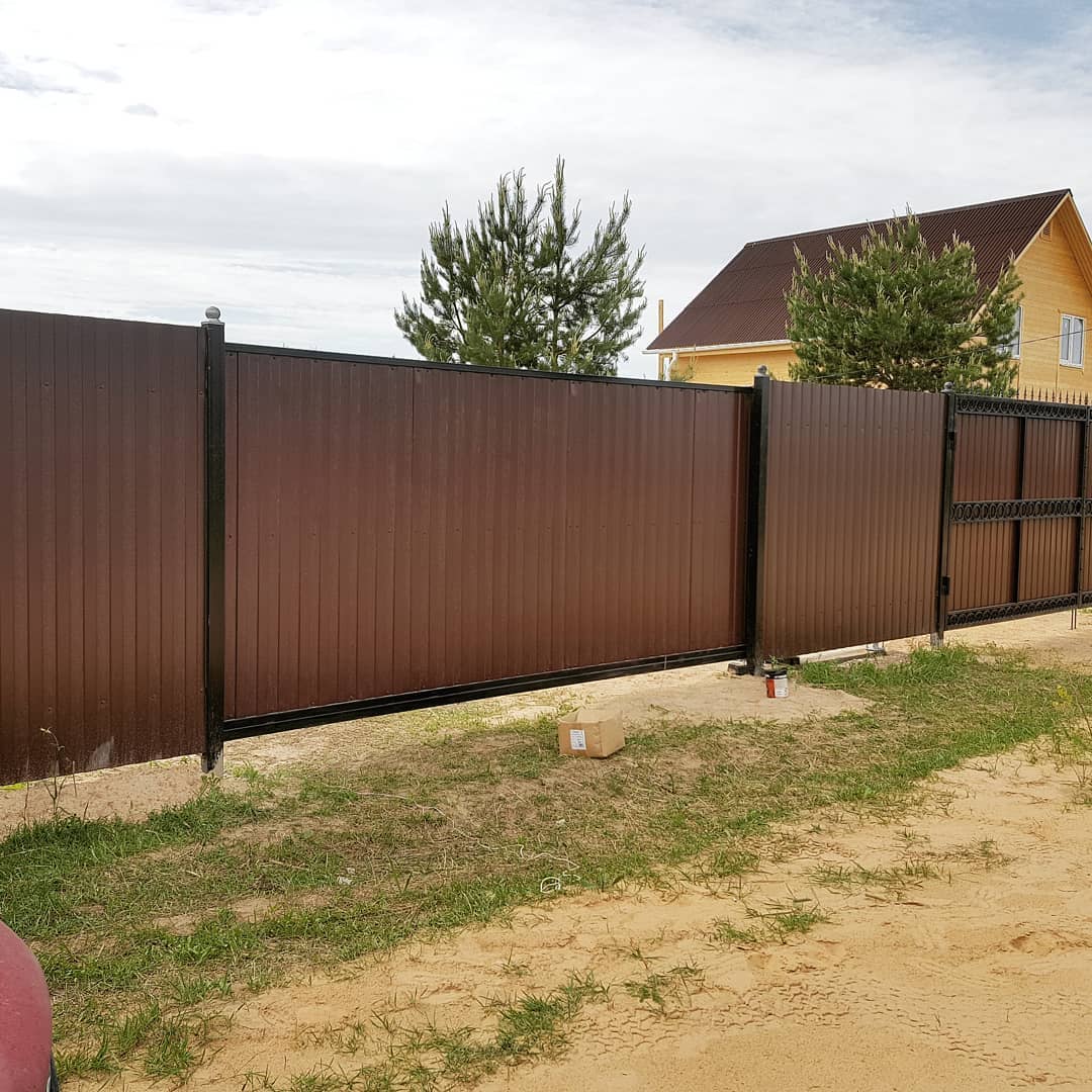 Как выбрать заполнение секций забора в Боровске, чтобы не переплатить за металл и сохранить жёсткость